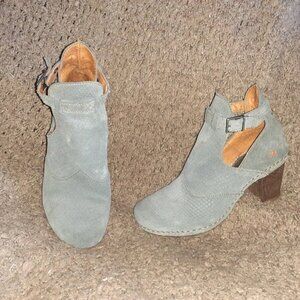 ART-Bye Bye Suela-Gray Blue Suede Booties-Buckle Ankle Strap-Sz 37-Near Mint